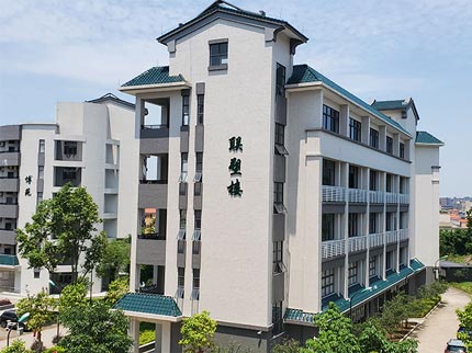 中國(guó)聯(lián)塑捐資助學(xué)，助力龍山中學(xué)煥發(fā)新輝